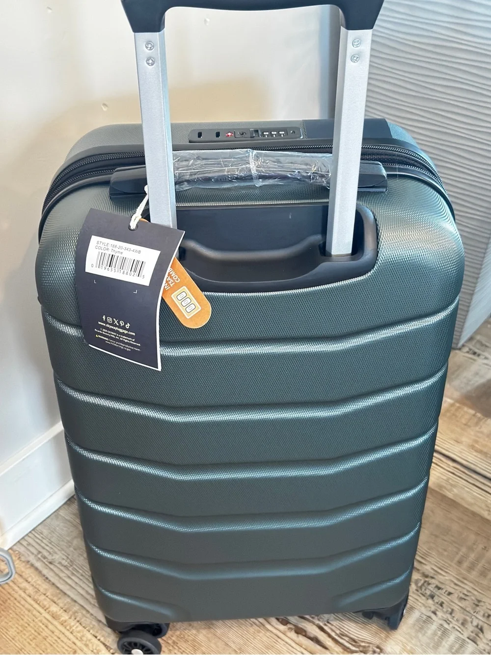 Skyway check in  24 TSA Suitcase Hard Shell Luggage  Silverton Spinner thyme